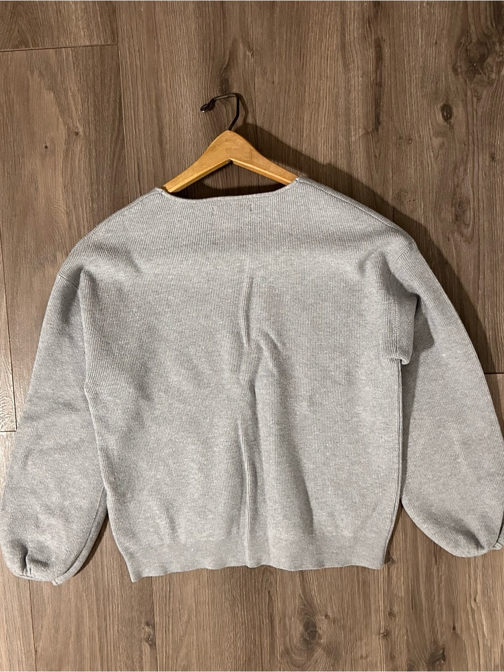 Merokeety Sweater Light Gray V-Neck Ribbed Knit Rounded Puff Cuffs - Picture 3 of 7